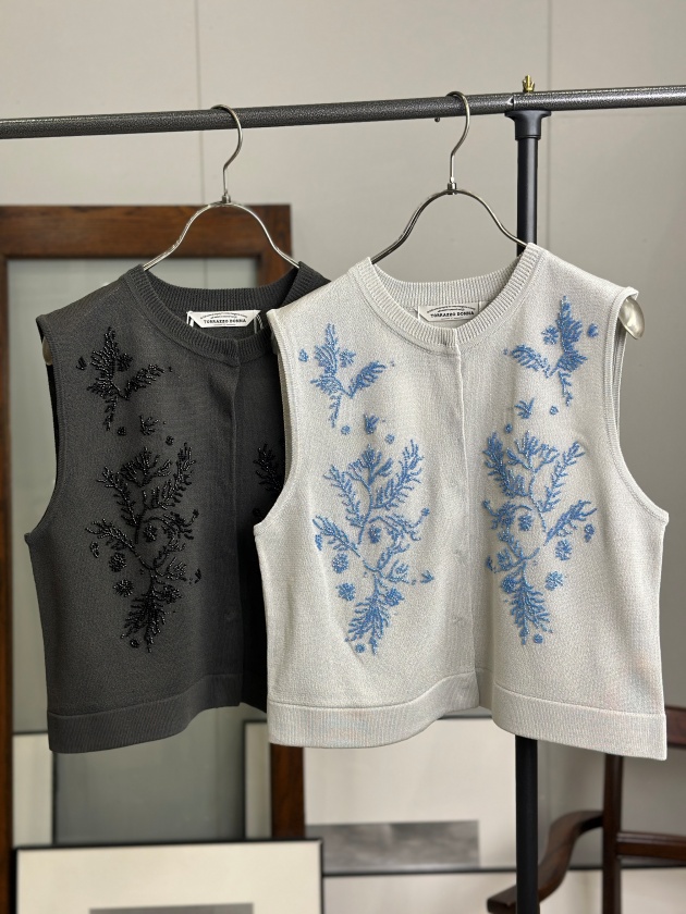 �yTorrazzo donna�z�r�[�Y�h�J�j�b�g�x�X�g/beadsd floral knit vest