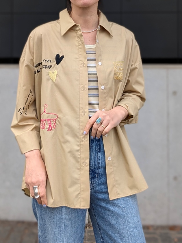 レタリング刺しゅうシャツ画像1