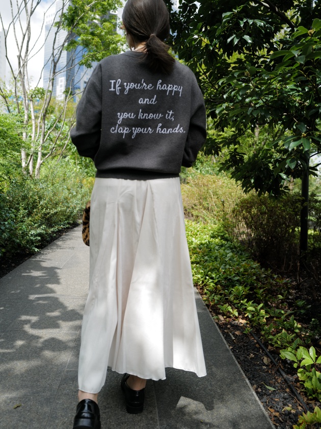 Torrazzo donna メッセージ刺繍 Vネックニットプルオーバー